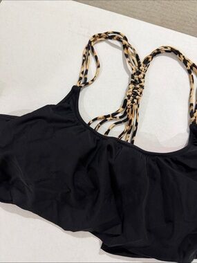PINK Victoria’s secret size L user Black Ruffle Swim Top with Leopard Straps
